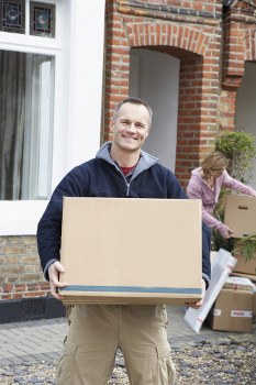 Moving team using safety procedures during a local van relocation